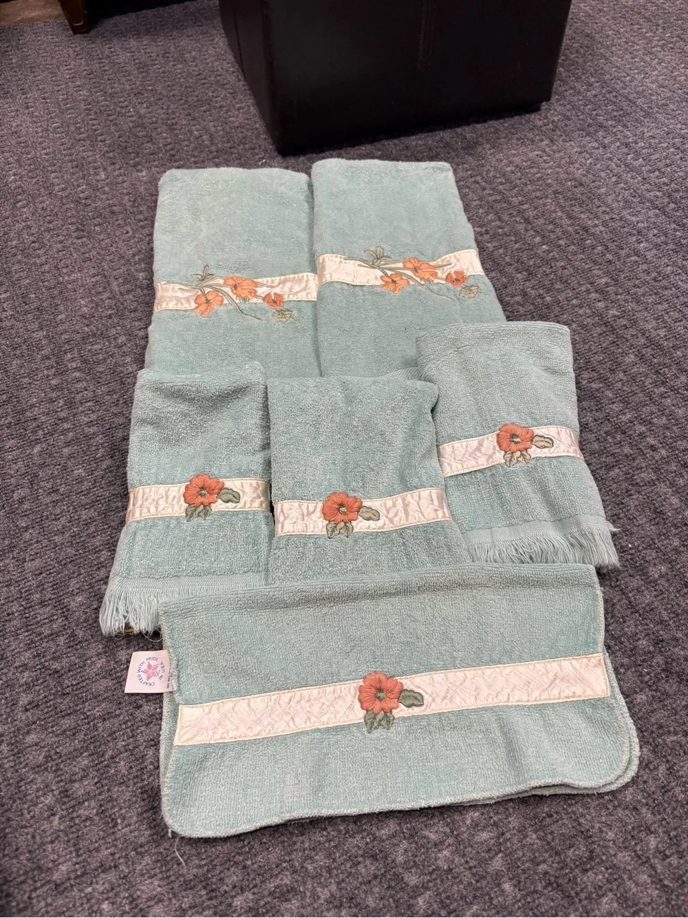Embroidered Seafoam Green Bath Towel Set with Floral Embroidery Vintage